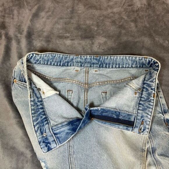 Revolve SER.O.YA Skirt Womens Size 25 Skylight Zuri Micro Mini Distressed Denim - Picture 6 of 13